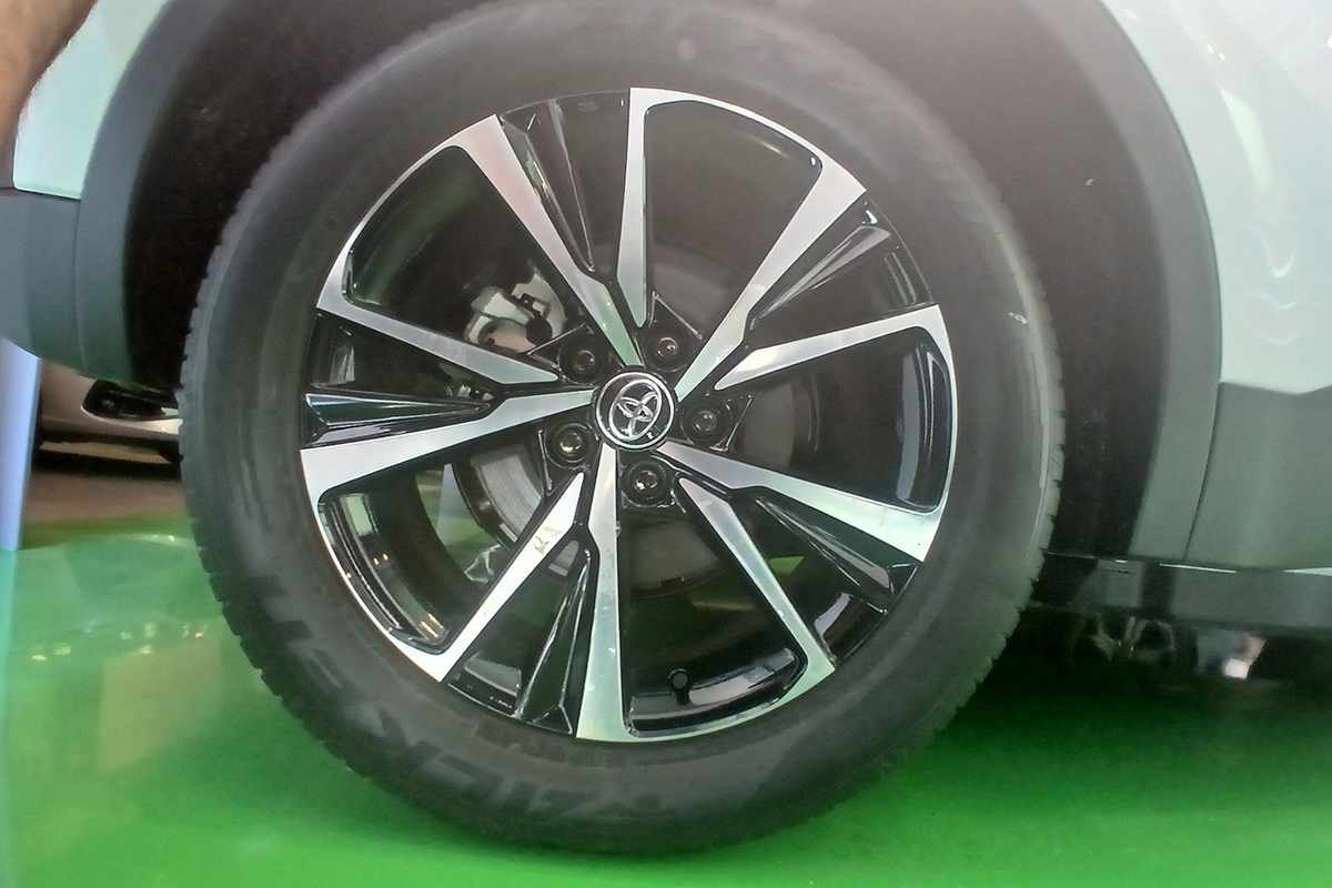 toyota-c-hr-2025-hibrido-a-gasolina-1998cc
