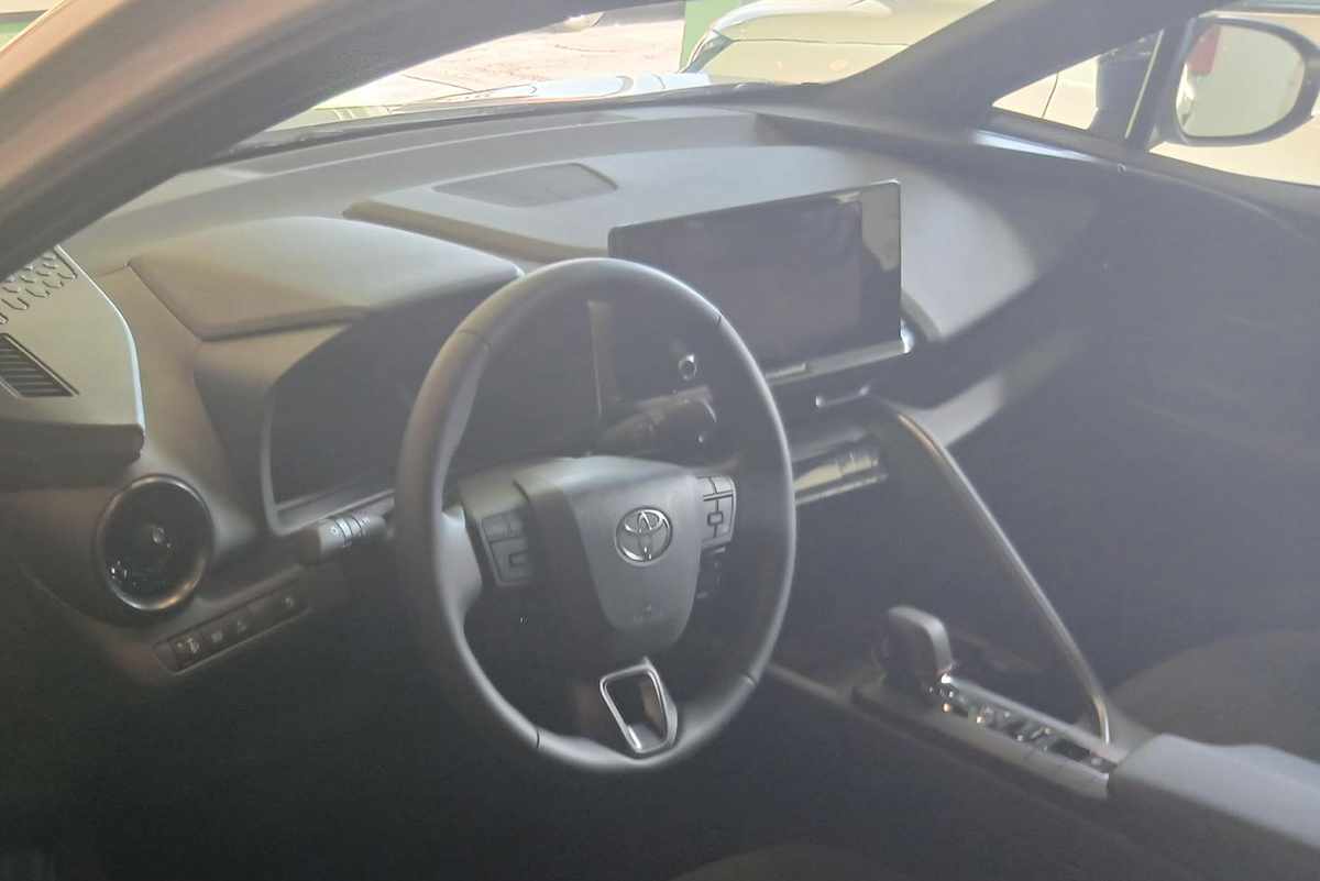 toyota-c-hr-2025-hibrido-a-gasolina-1998cc