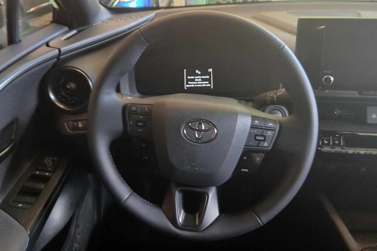 toyota-c-hr-2025-hibrido-a-gasolina-1998cc