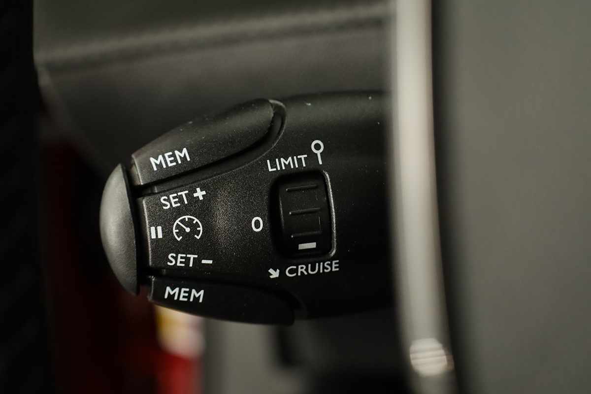 peugeot-2008-2024-gasolina-1199cc