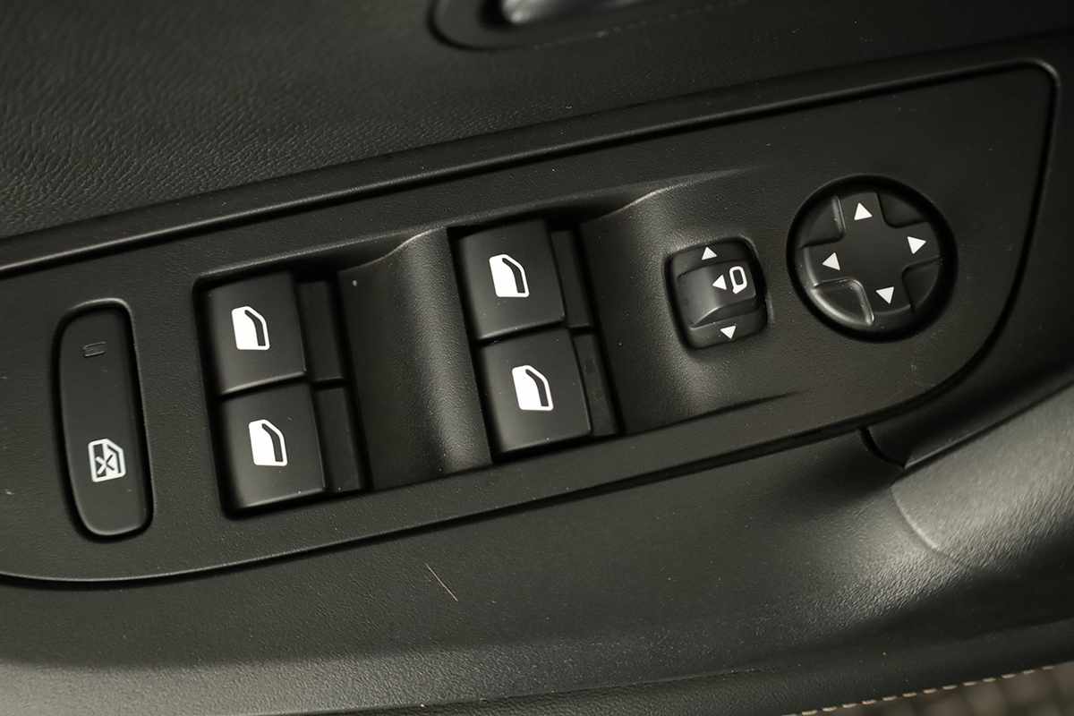peugeot-2008-2024-gasolina-1199cc
