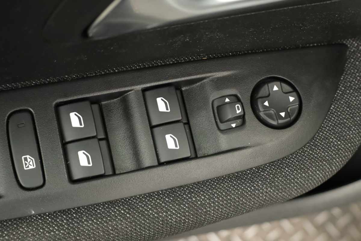 peugeot-208-2025-gasolina-1199cc