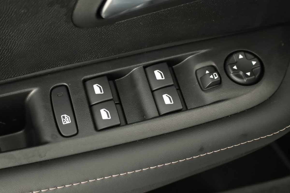 peugeot-e-208-2025-eletrico-0cc