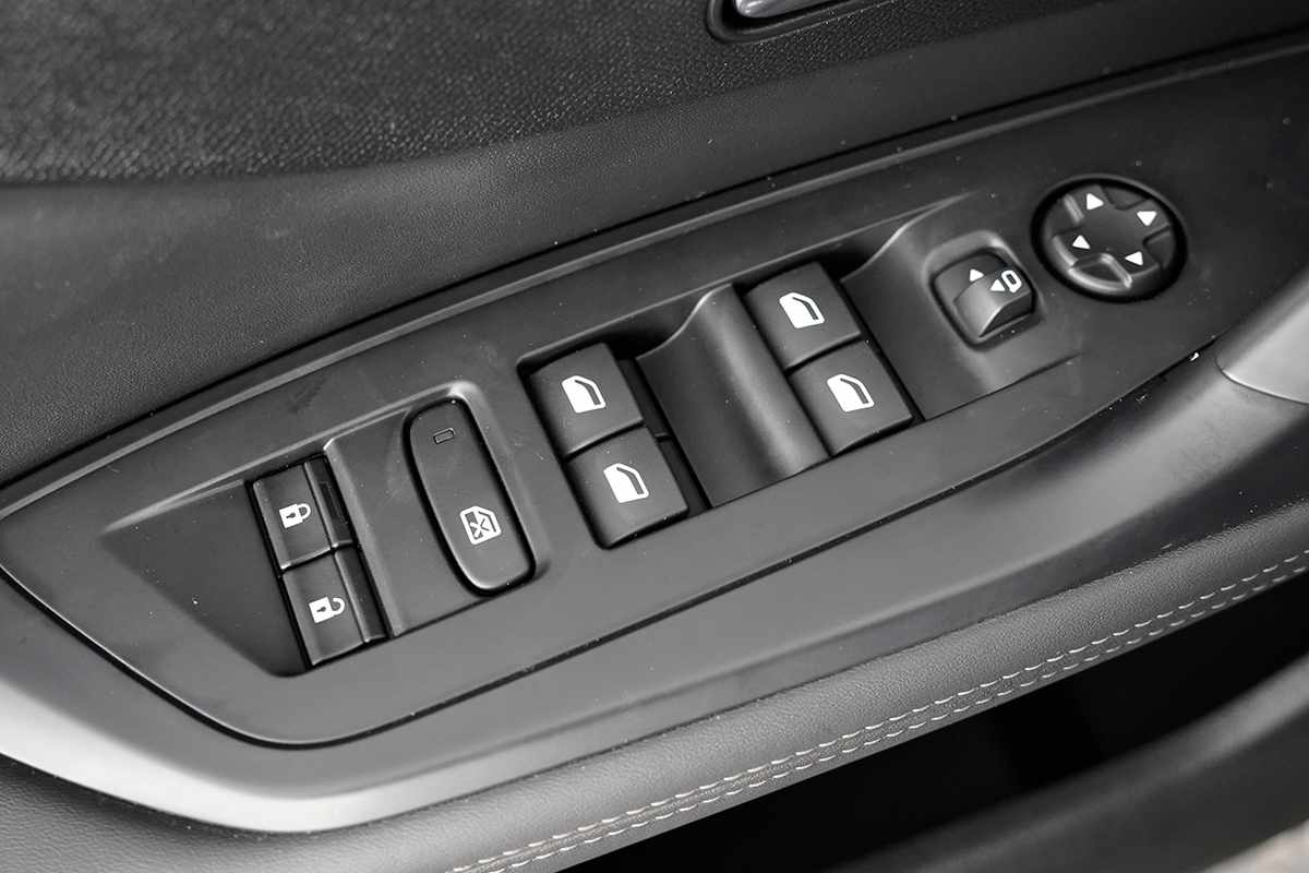 peugeot-308-sw-2024-gasolina-1199cc