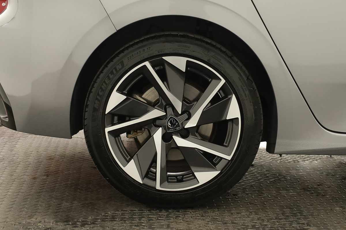 peugeot-308-2023-hibrido-a-gasolina-1598cc