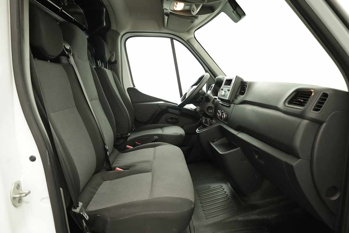 renault-master-2024-diesel-2299cc