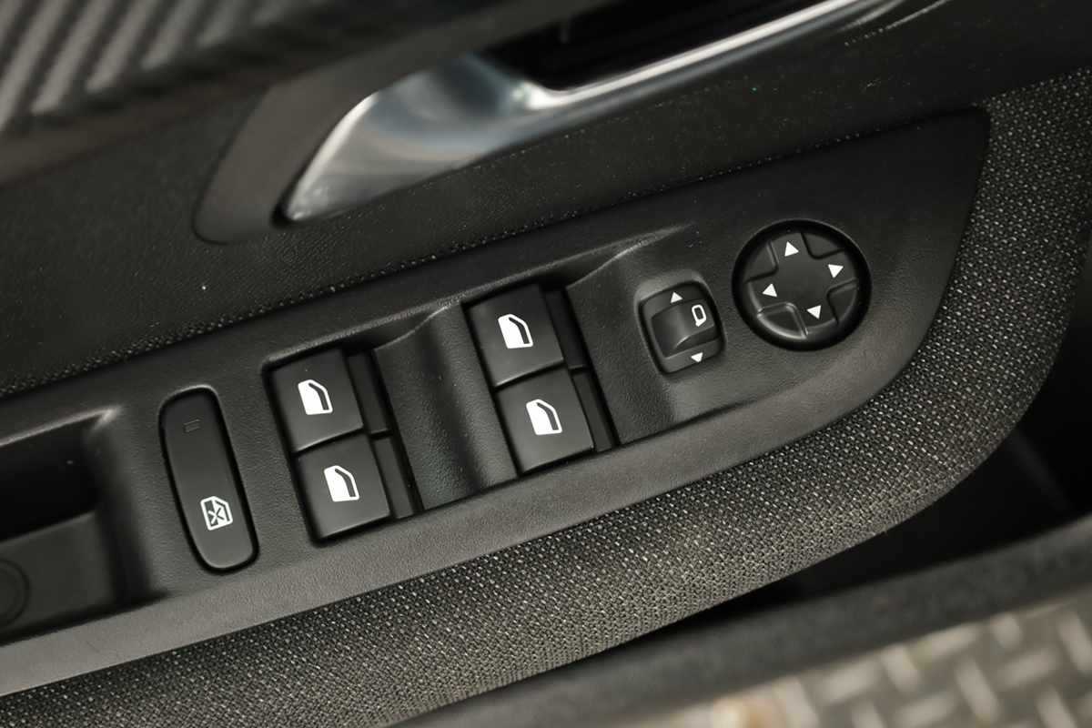 peugeot-208-2025-gasolina-1199cc