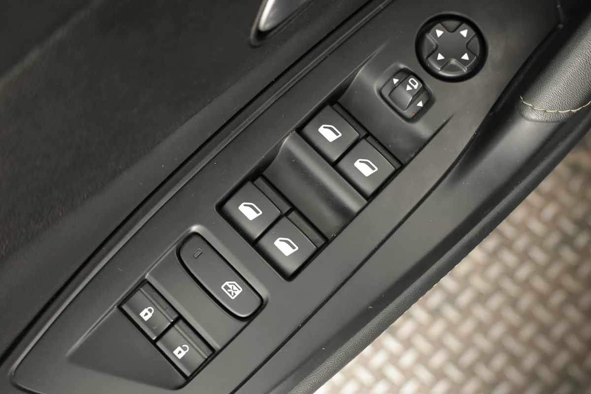 peugeot-308-2024-gasolina-1199cc