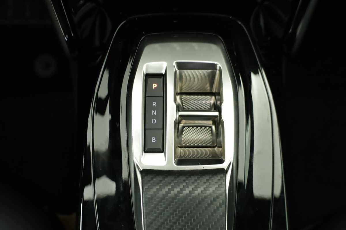 peugeot-e-2008-2025-eletrico-0cc