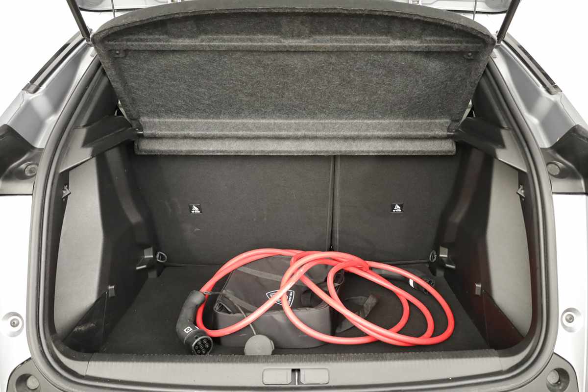 peugeot-e-2008-2025-eletrico-0cc