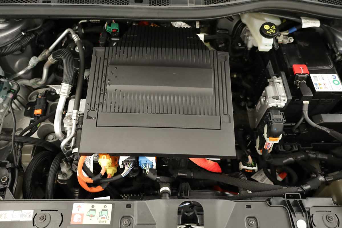 peugeot-e-2008-2025-eletrico-0cc
