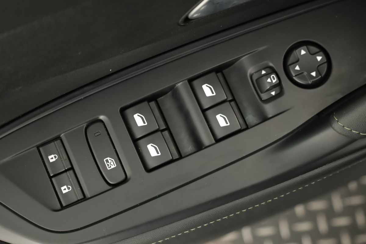 peugeot-308-2024-gasolina-1199cc