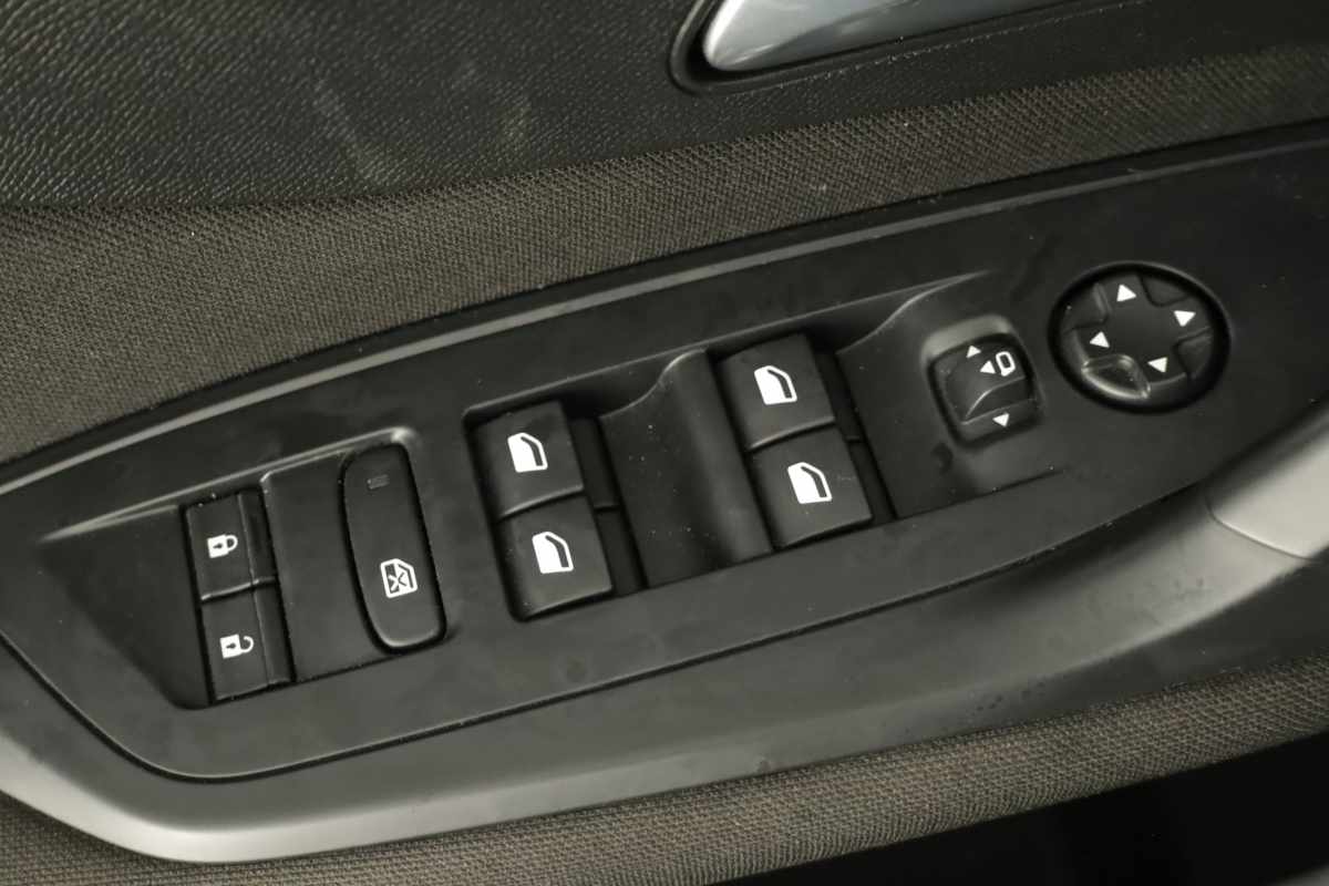 peugeot-308-2024-gasolina-1199cc