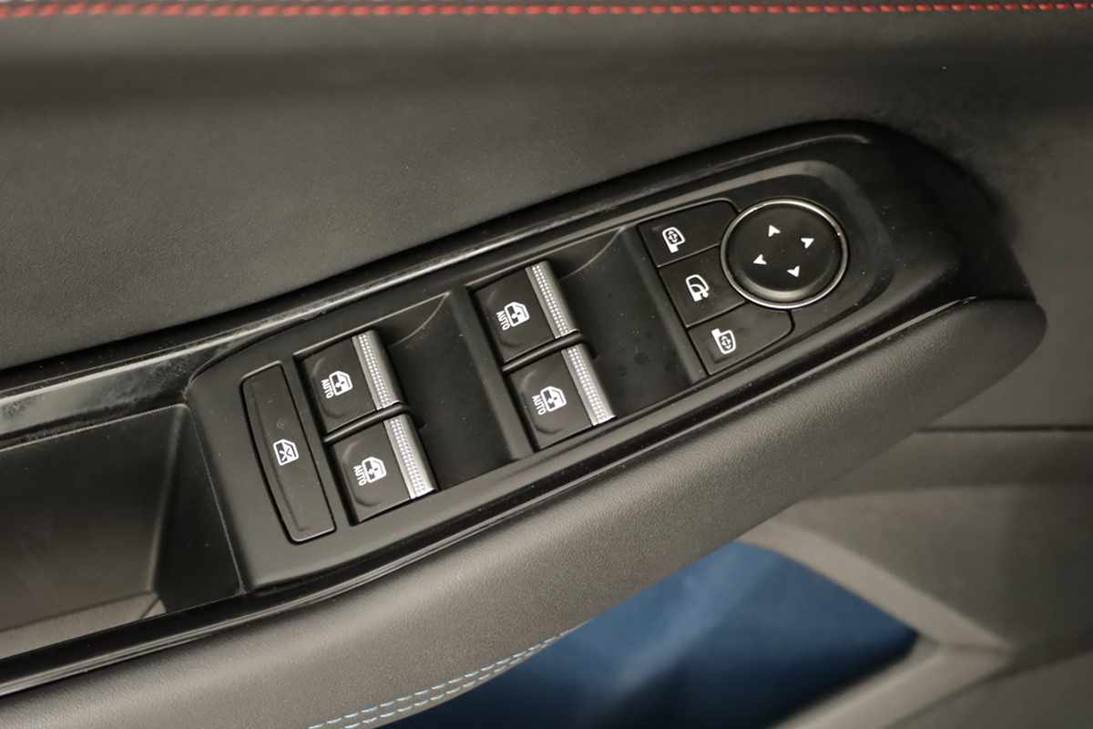 renault-rafale-2025-hibrido-a-gasolina-1199cc
