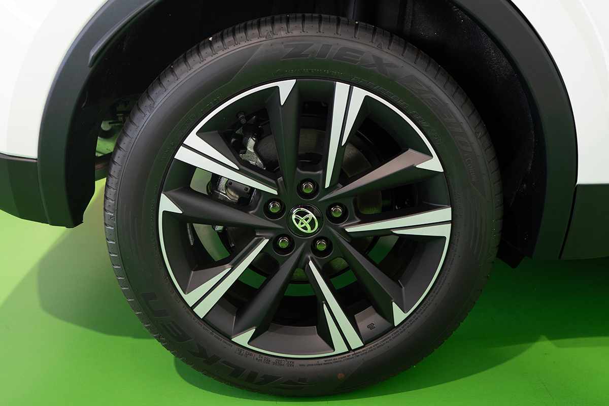 toyota-c-hr-2025-hibrido-a-gasolina-1998cc