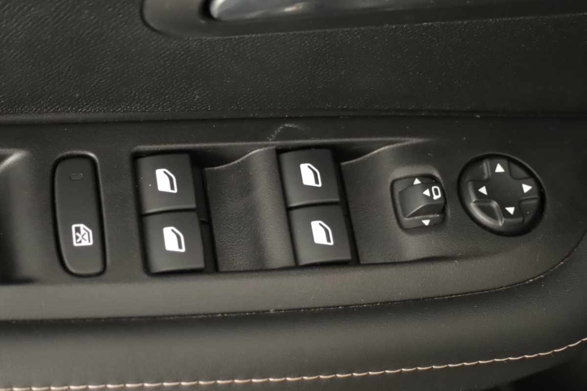 peugeot-208-2025-gasolina-1199cc