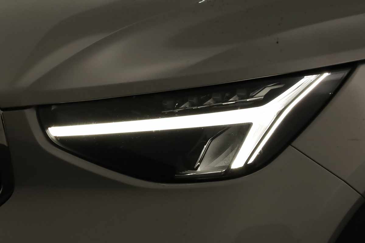 volvo-xc40-2025-gasolina-1969cc