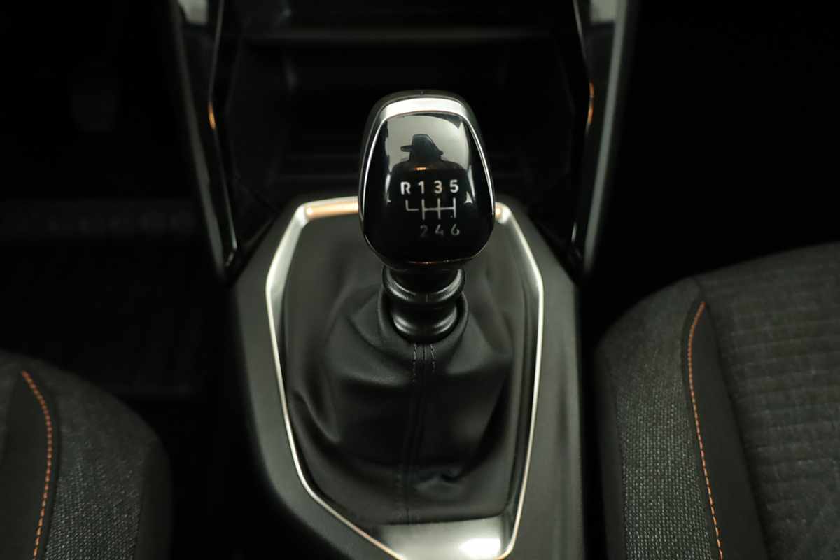 peugeot-208-2025-gasolina-1199cc