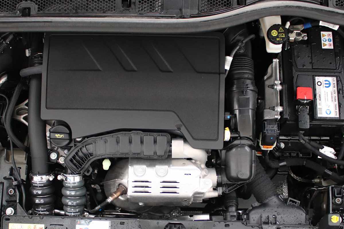 peugeot-2008-2024-gasolina-1199cc