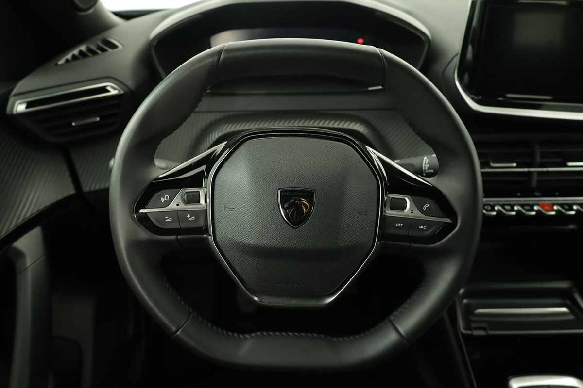 peugeot-2008-2024-gasolina-1199cc
