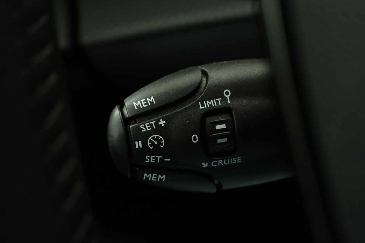 peugeot-2008-2024-gasolina-1199cc
