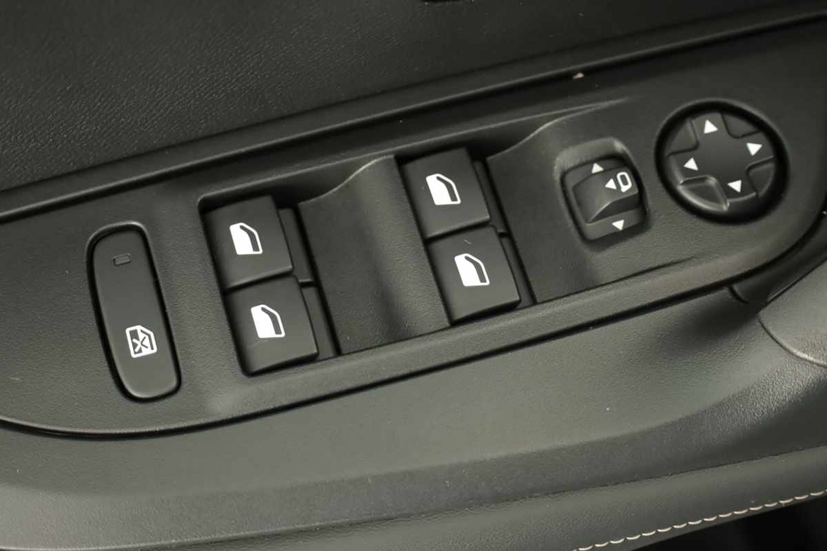 peugeot-2008-2024-gasolina-1199cc