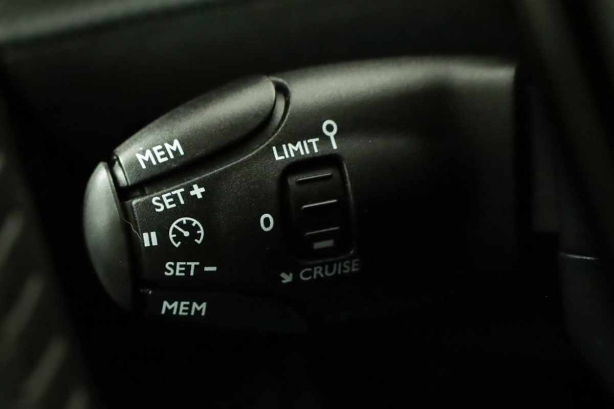 peugeot-2008-2024-gasolina-1199cc