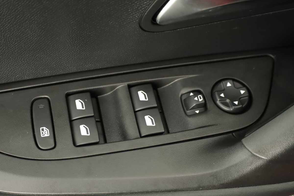 peugeot-2008-2024-gasolina-1199cc