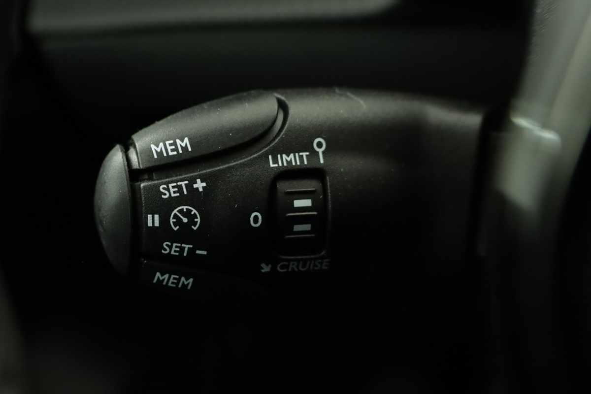 peugeot-e-208-2025-eletrico-0cc