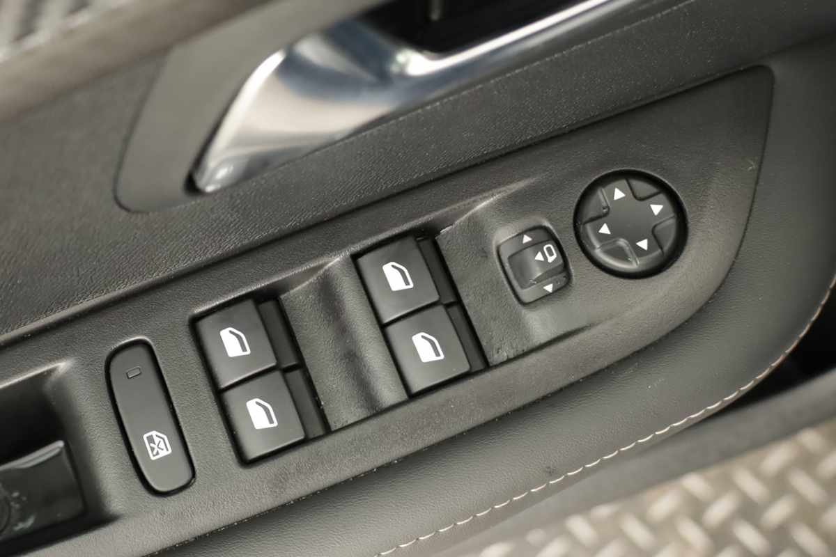 peugeot-e-208-2025-eletrico-0cc