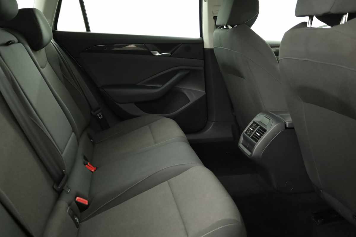 volkswagen-passat-variant-2025-hibrido-a-gasolina-1498cc
