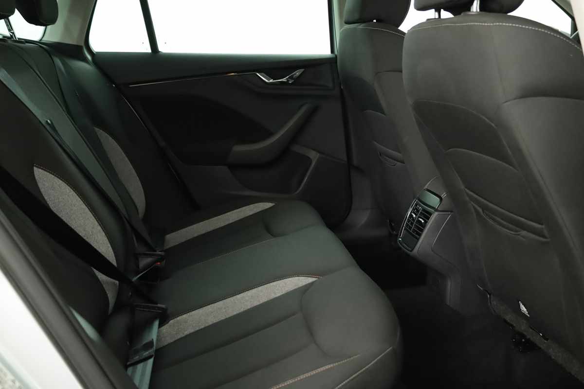 skoda-kamiq-2024-gasolina-999cc