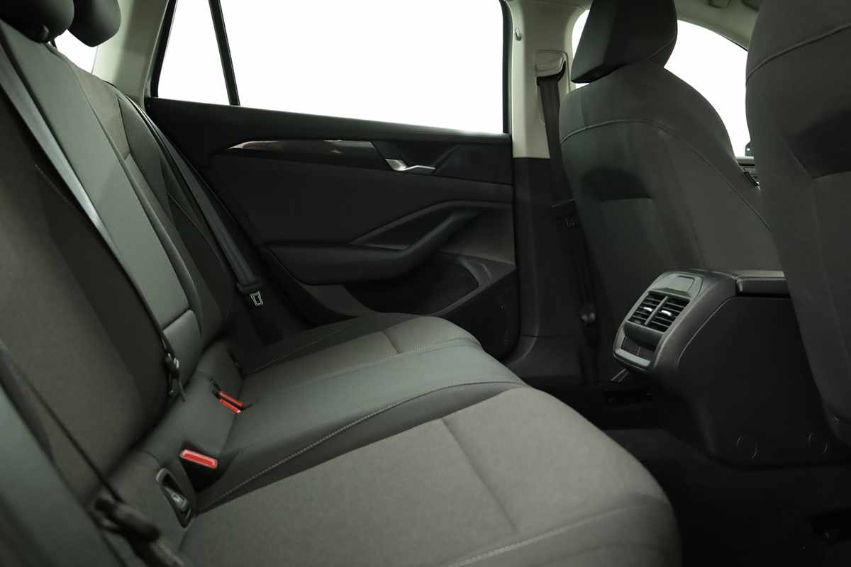volkswagen-passat-variant-2025-hibrido-a-gasolina-1498cc