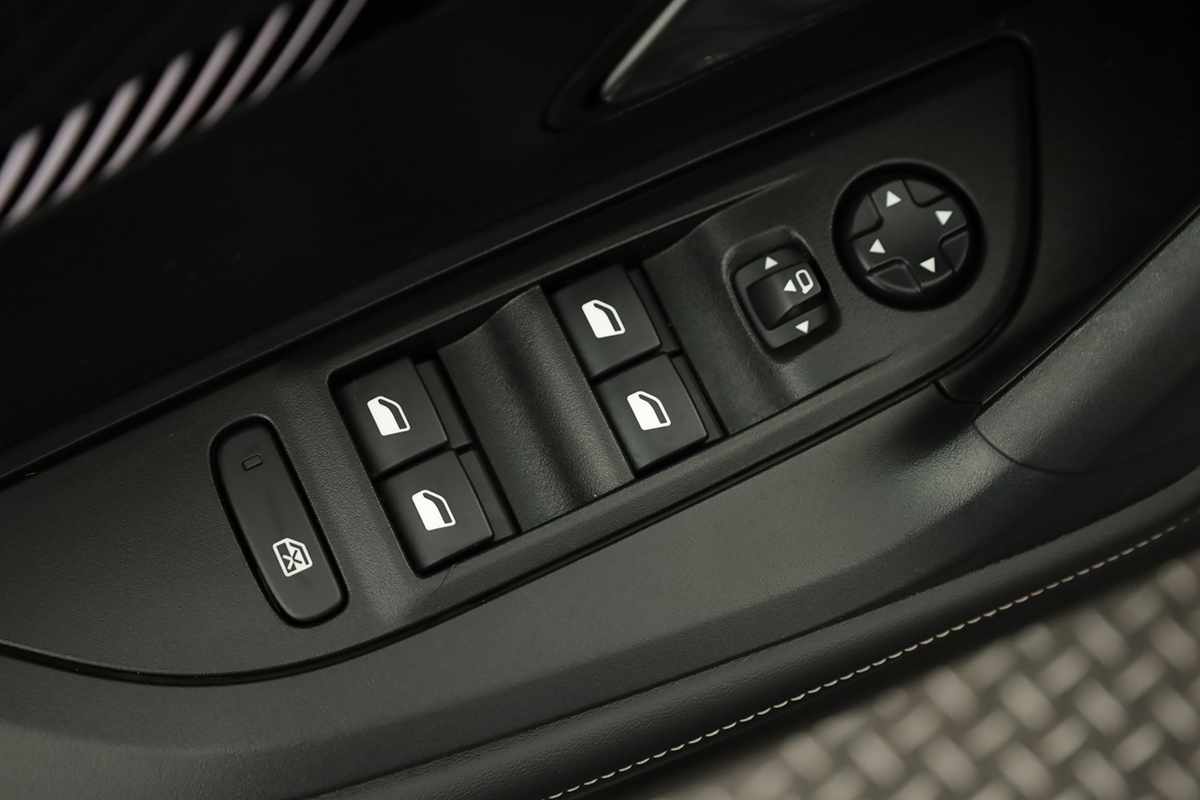 peugeot-2008-2024-gasolina-1199cc