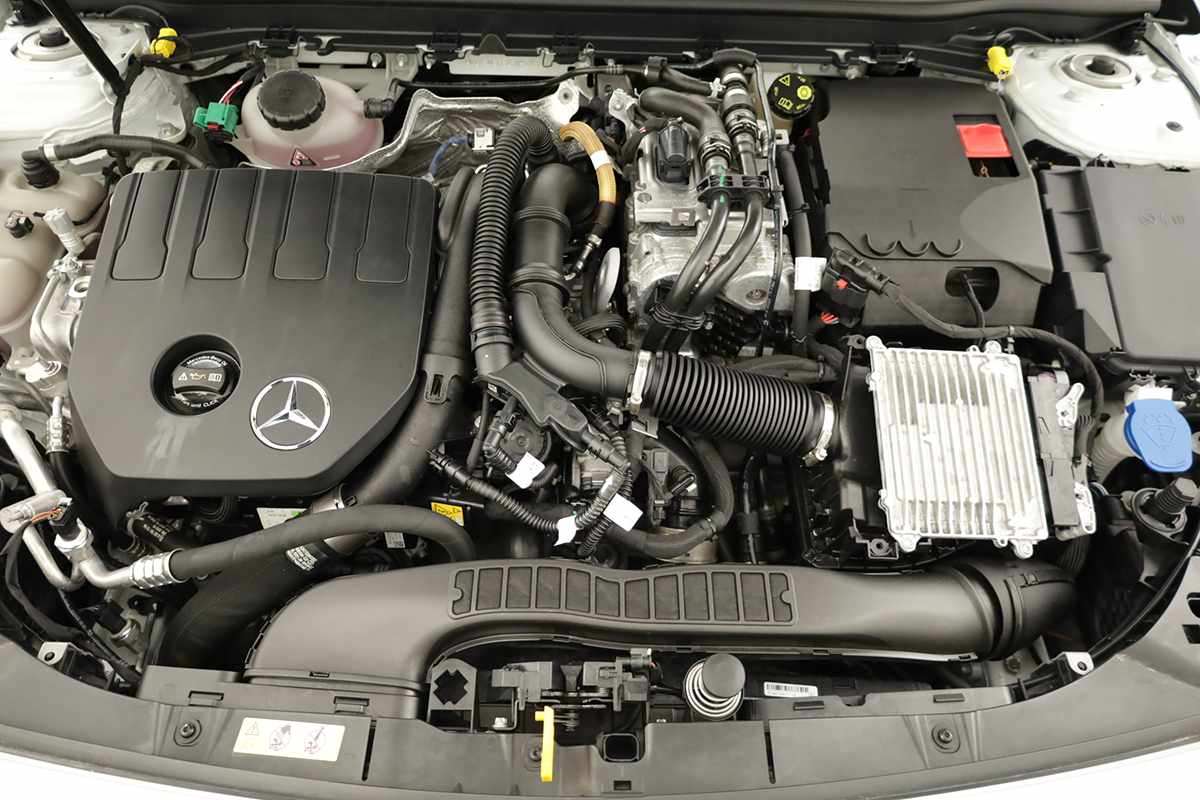 mercedes-benz-cla-2024-hibrido-a-gasolina-1332cc