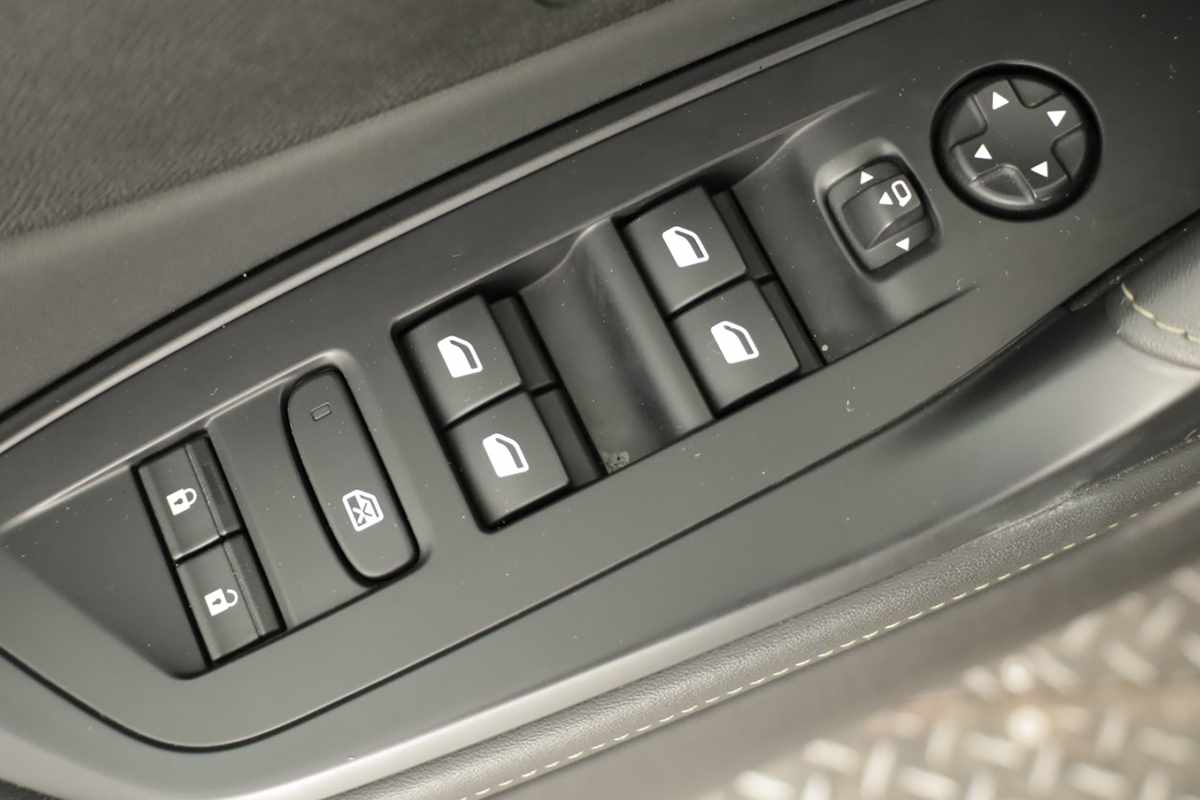 peugeot-308-2024-gasolina-1199cc