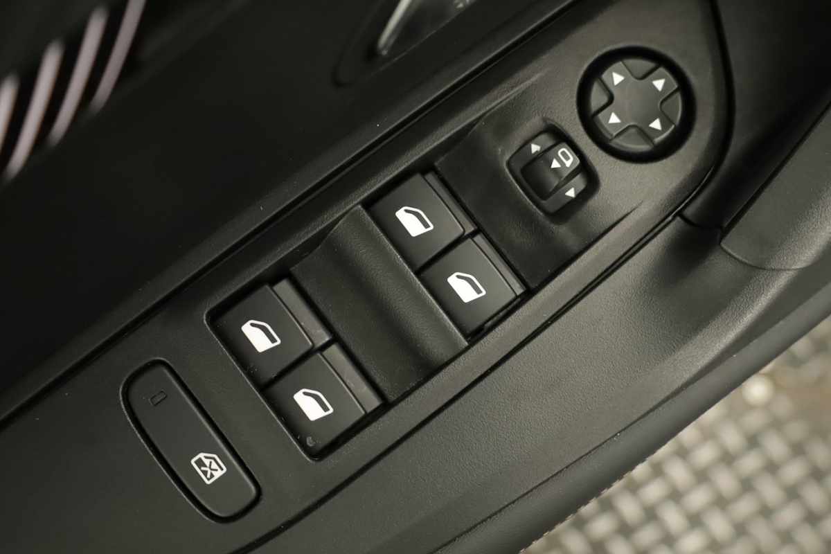 peugeot-2008-2024-gasolina-1199cc