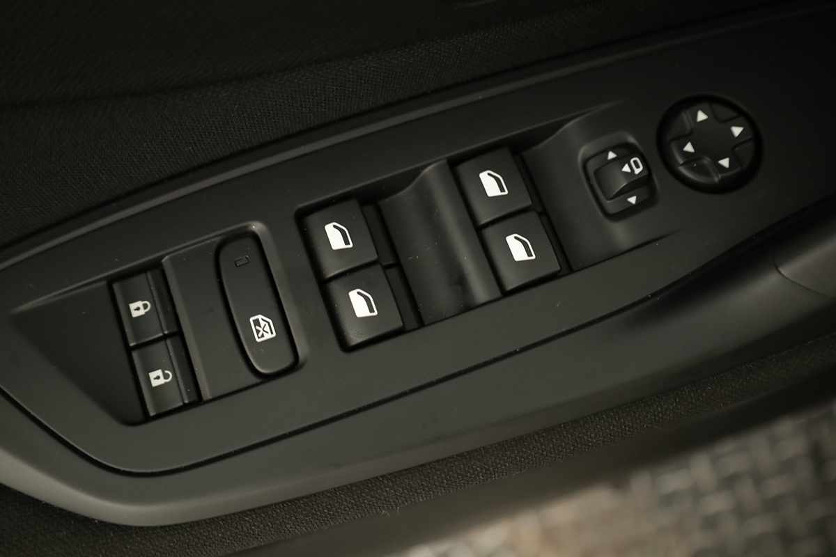 peugeot-308-2024-gasolina-1199cc