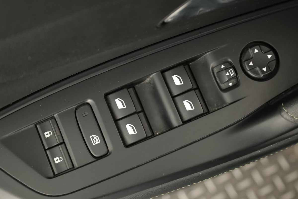 peugeot-308-2024-gasolina-1199cc