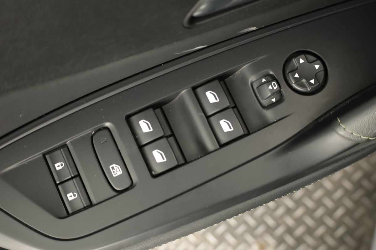 peugeot-308-2024-gasolina-1199cc