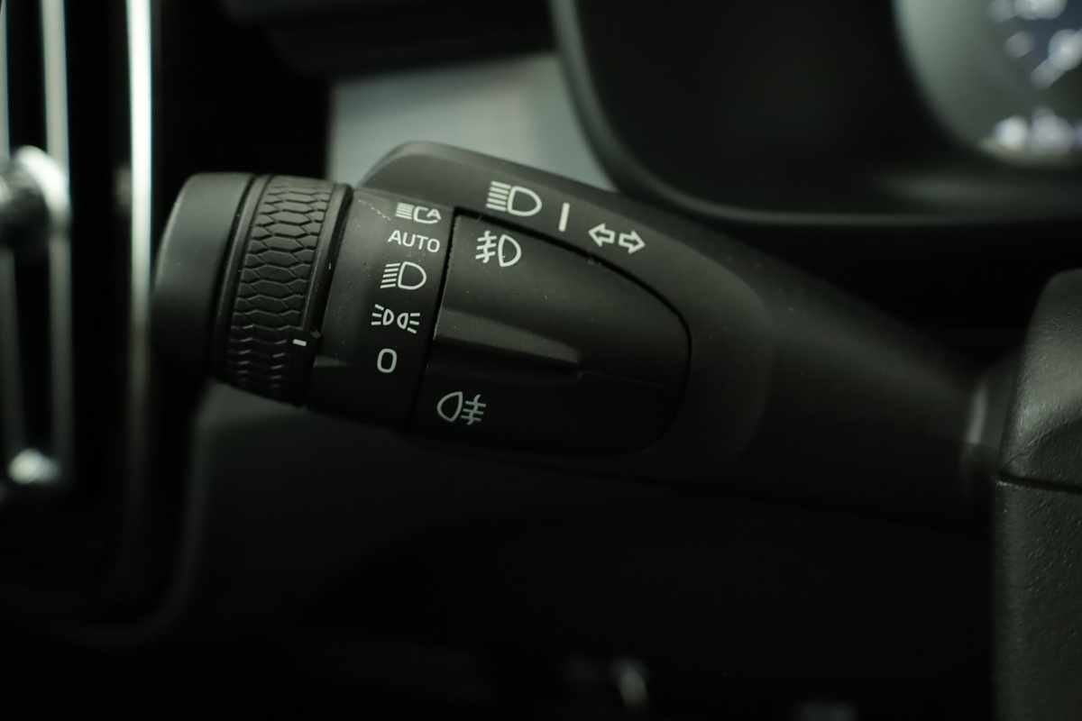 volvo-xc40-2024-gasolina-1477cc