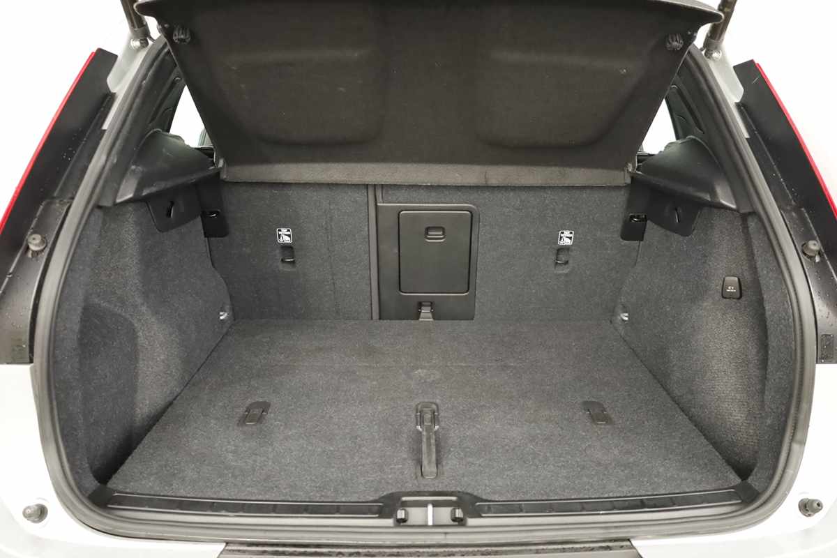 volvo-xc40-2024-gasolina-1477cc
