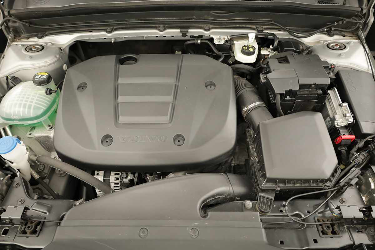 volvo-xc40-2024-gasolina-1477cc