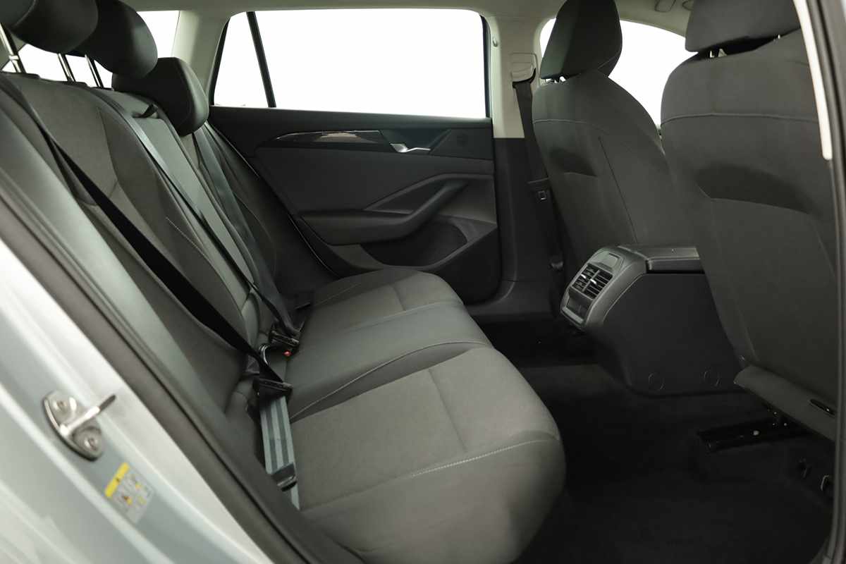 volkswagen-passat-variant-2025-hibrido-a-gasolina-1498cc