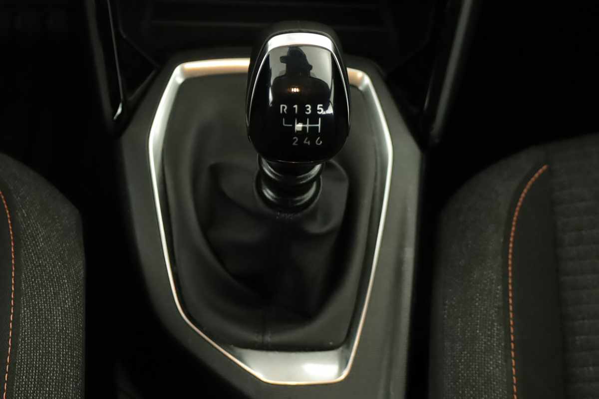 peugeot-208-2025-gasolina-1199cc