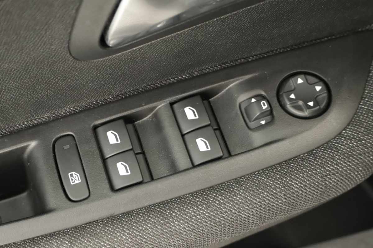 peugeot-208-2025-gasolina-1199cc
