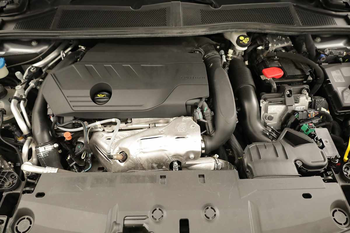 peugeot-408-2024-hibrido-a-gasolina-1598cc