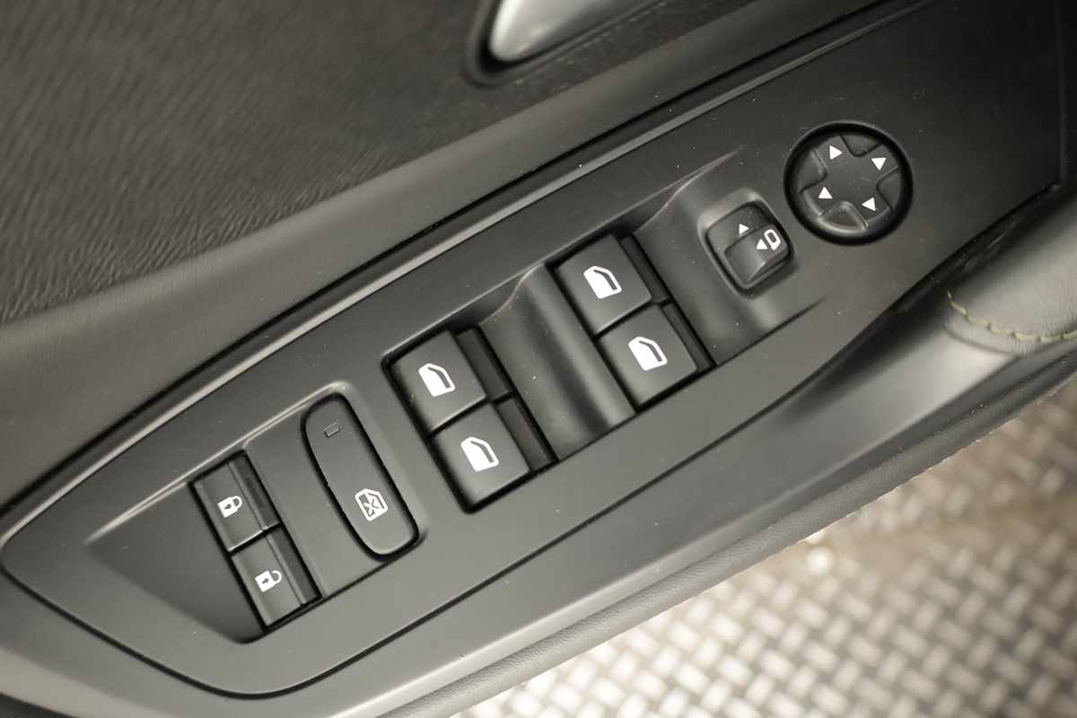 peugeot-308-2024-gasolina-1199cc
