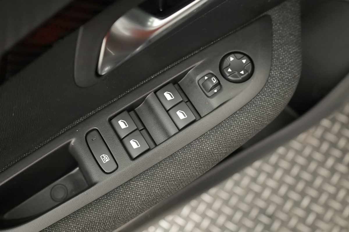 peugeot-208-2025-gasolina-1199cc