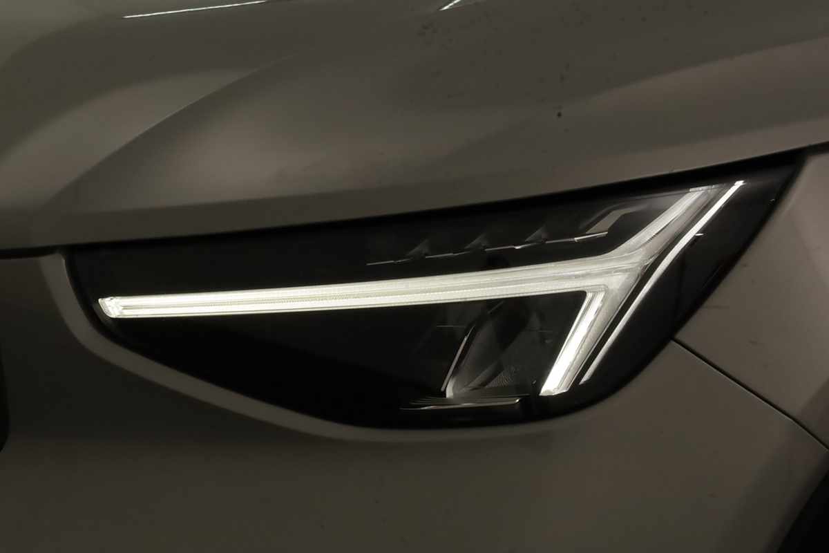 volvo-xc40-2025-gasolina-1969cc